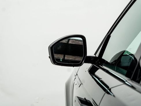 Used 2025 Land Rover Range Rover Velar Dynamic SE image 14