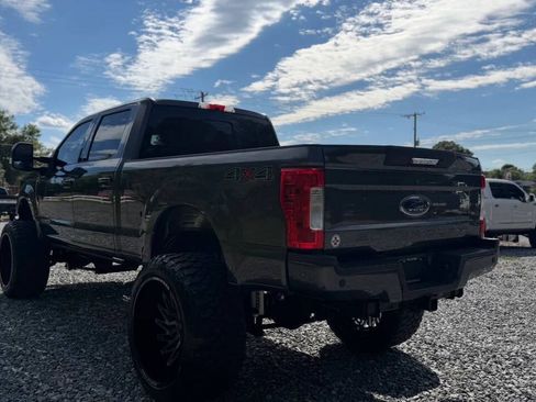 Used 2017 Ford F250 Lariat w/ Lariat Value Package AWD/4WD image 5