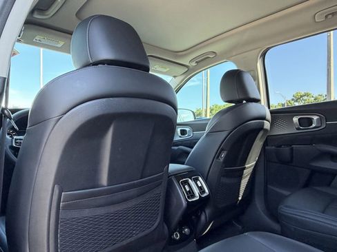 Certified 2023 Kia Sorento SX AWD/4WD image 16