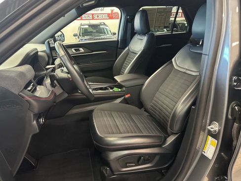 Used 2025 Ford Explorer ST-Line AWD/4WD image 4