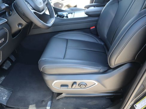 New 2026 Jeep Grand Wagoneer Limited AWD/4WD image 12