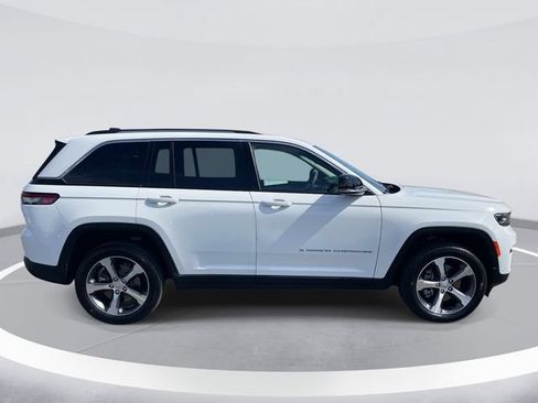 Used 2023 Jeep Grand Cherokee 4WD 4xe image 3