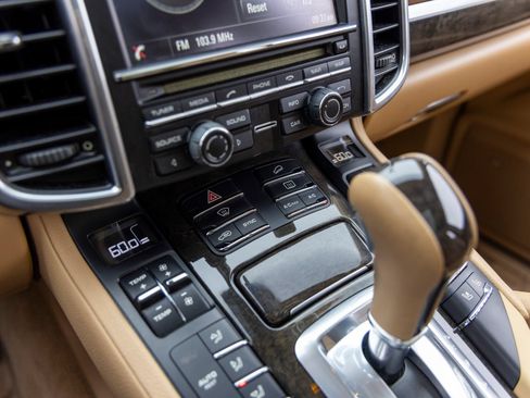Used 2014 Porsche Cayenne Diesel AWD/4WD image 42