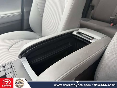 Used 2023 Toyota Highlander LE AWD/4WD image 26