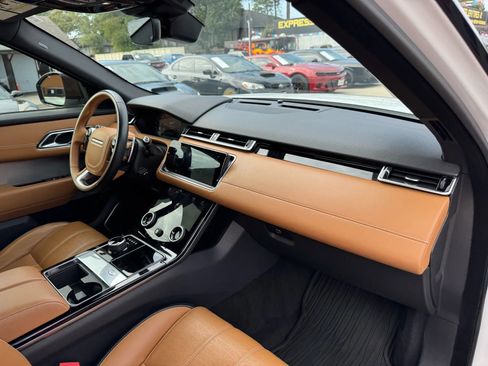 Used 2019 Land Rover Range Rover Velar R-Dynamic SE image 22