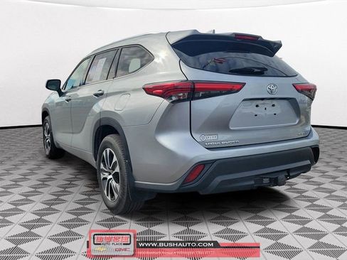 Used 2021 Toyota Highlander XLE image 3