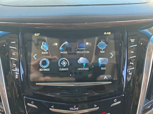 Used 2018 Cadillac Escalade Luxury AWD/4WD image 26