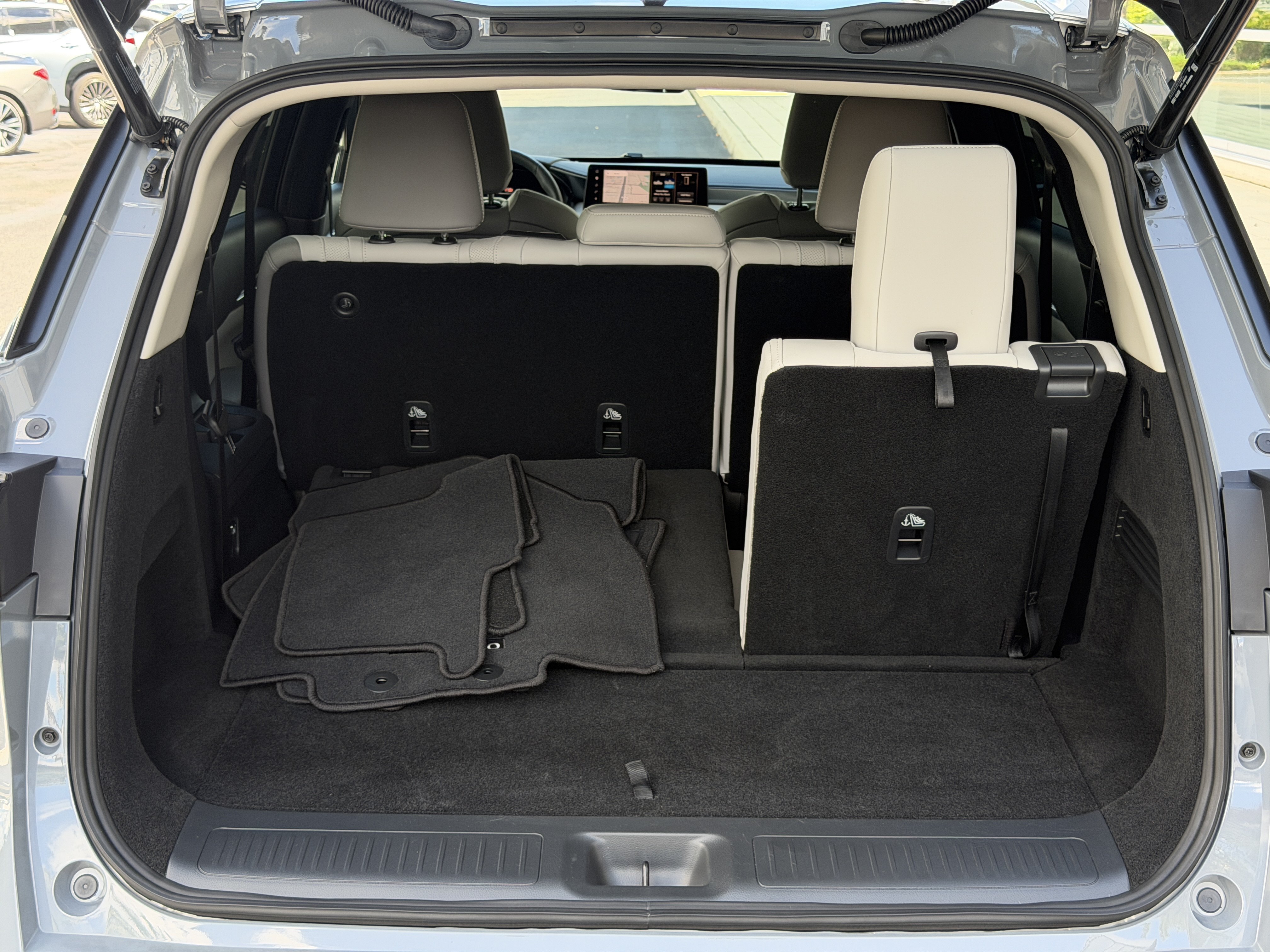 Certified 2027 INFINITI QX60 Luxe w/ Cargo Package FWD image 11