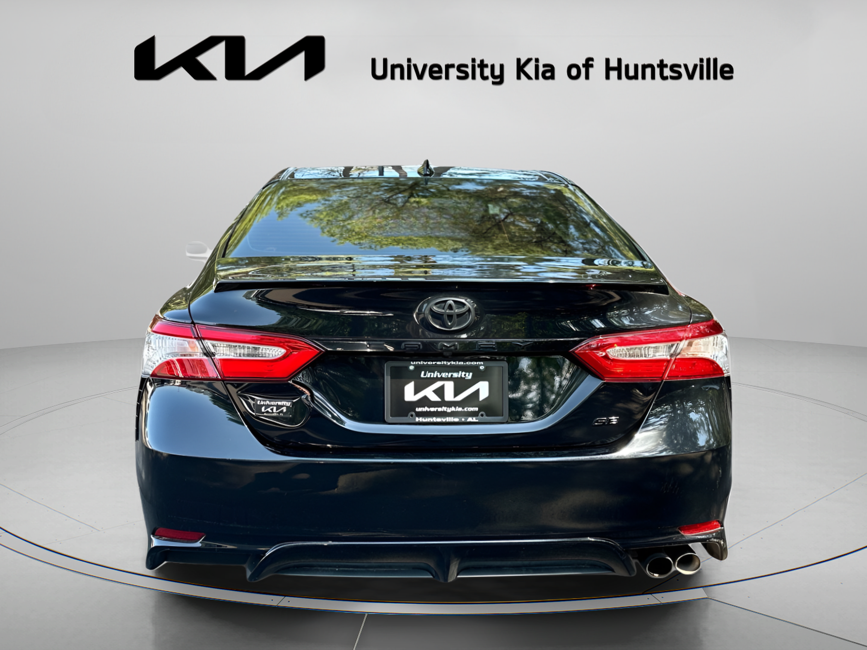 Used 2020 Toyota Camry SE FWD image 8