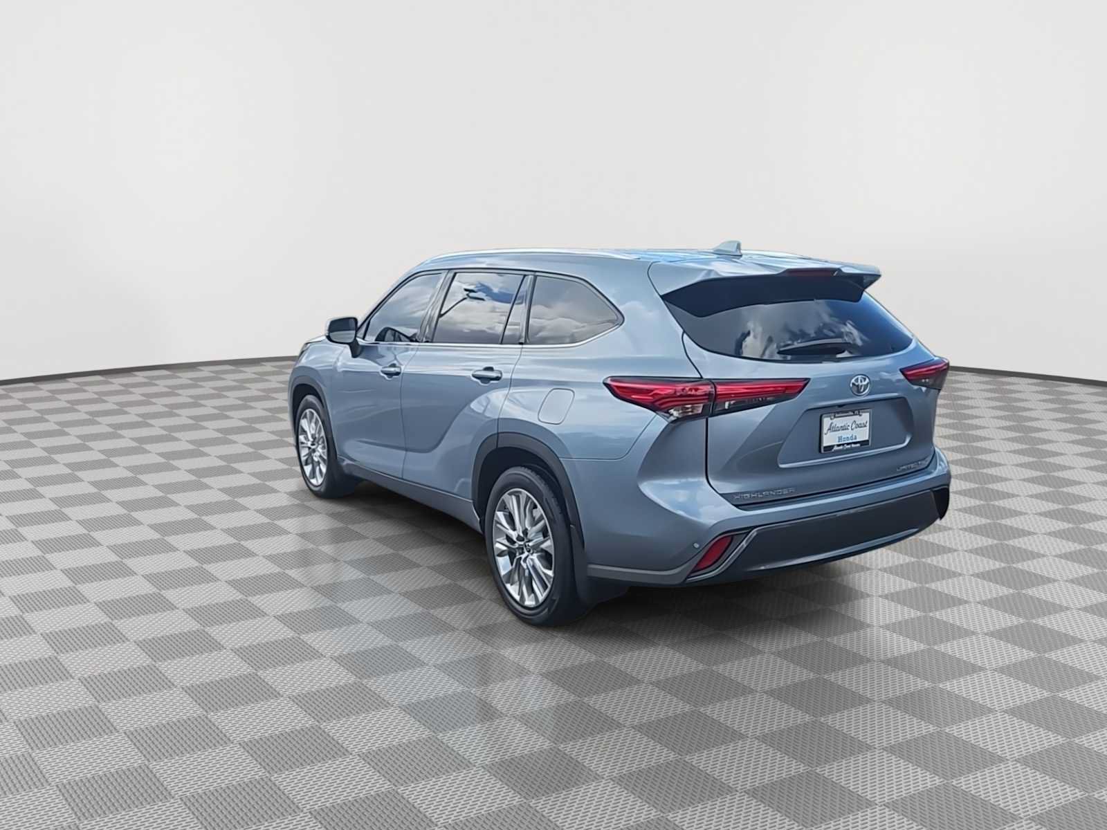 Used 2020 Toyota Highlander Limited AWD/4WD image 7