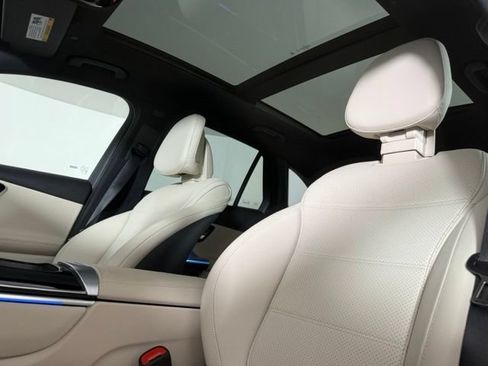 Used 2025 Mercedes-Benz GLC 300 image 5