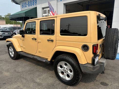 Used 2013 Jeep Wrangler Unlimited Sahara w/ Dual Top Group AWD/4WD image 8