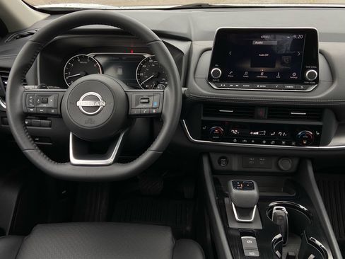Used 2024 Nissan Rogue SV w/ SV Premium Package FWD image 14
