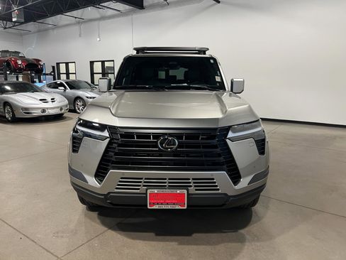 Used 2024 Lexus GX 550 w/ Accessory Package (31) image 8