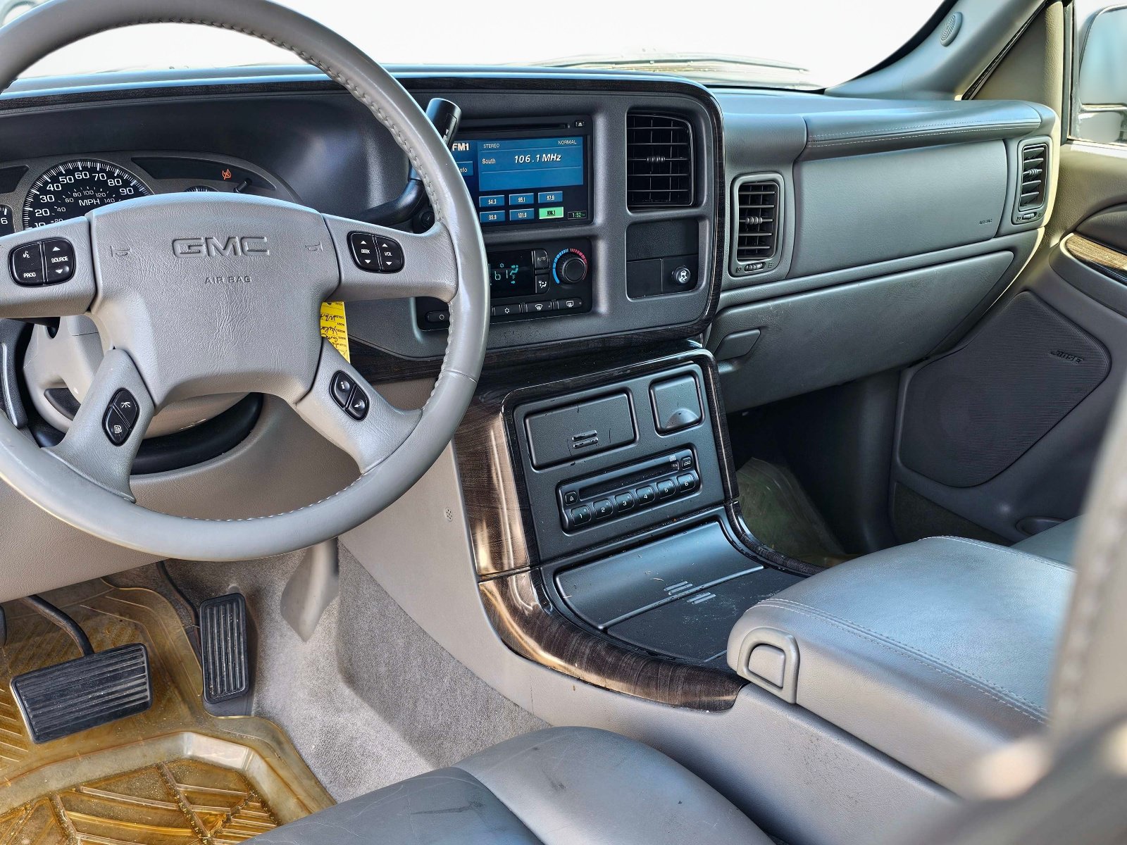 Used 2005 GMC Yukon Denali AWD/4WD image 32