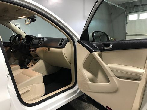 Used 2017 Volkswagen Tiguan S image 12