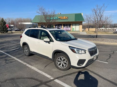 Used 2020 Subaru Forester Premium image 2