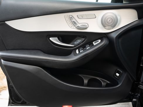 Used 2019 Mercedes-Benz GLC 300 4MATIC image 19