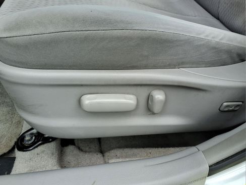 Used 2010 Toyota Camry LE FWD image 16