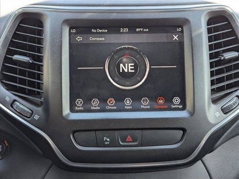 Used 2019 Jeep Cherokee Trailhawk AWD/4WD image 14