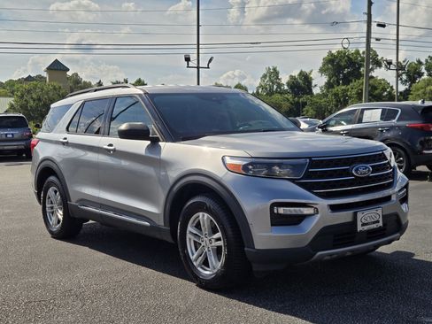 Certified 2023 Ford Explorer XLT w/ Equipment Group 202A AWD/4WD image 4