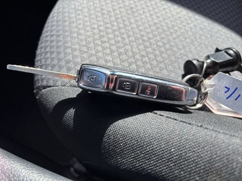 Used 2025 Kia Soul LX w/ LX Technology Package FWD image 21