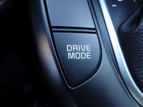 Used 2025 Kia Soul LX w/ LX Technology Package FWD image 25
