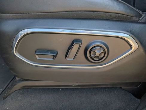 Used 2024 Jeep Wagoneer L Series II RWD image 23
