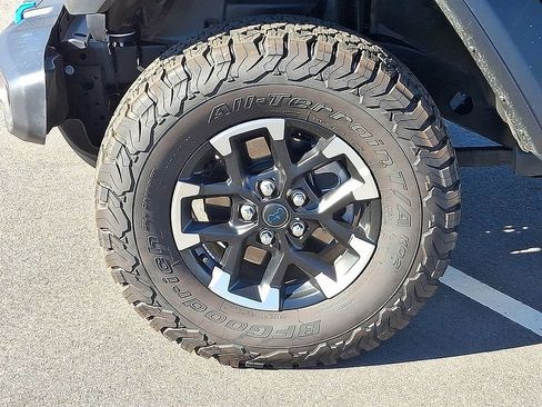 Used 2025 Jeep Wrangler Unlimited Rubicon 4xe w/ Safety Group AWD/4WD image 8