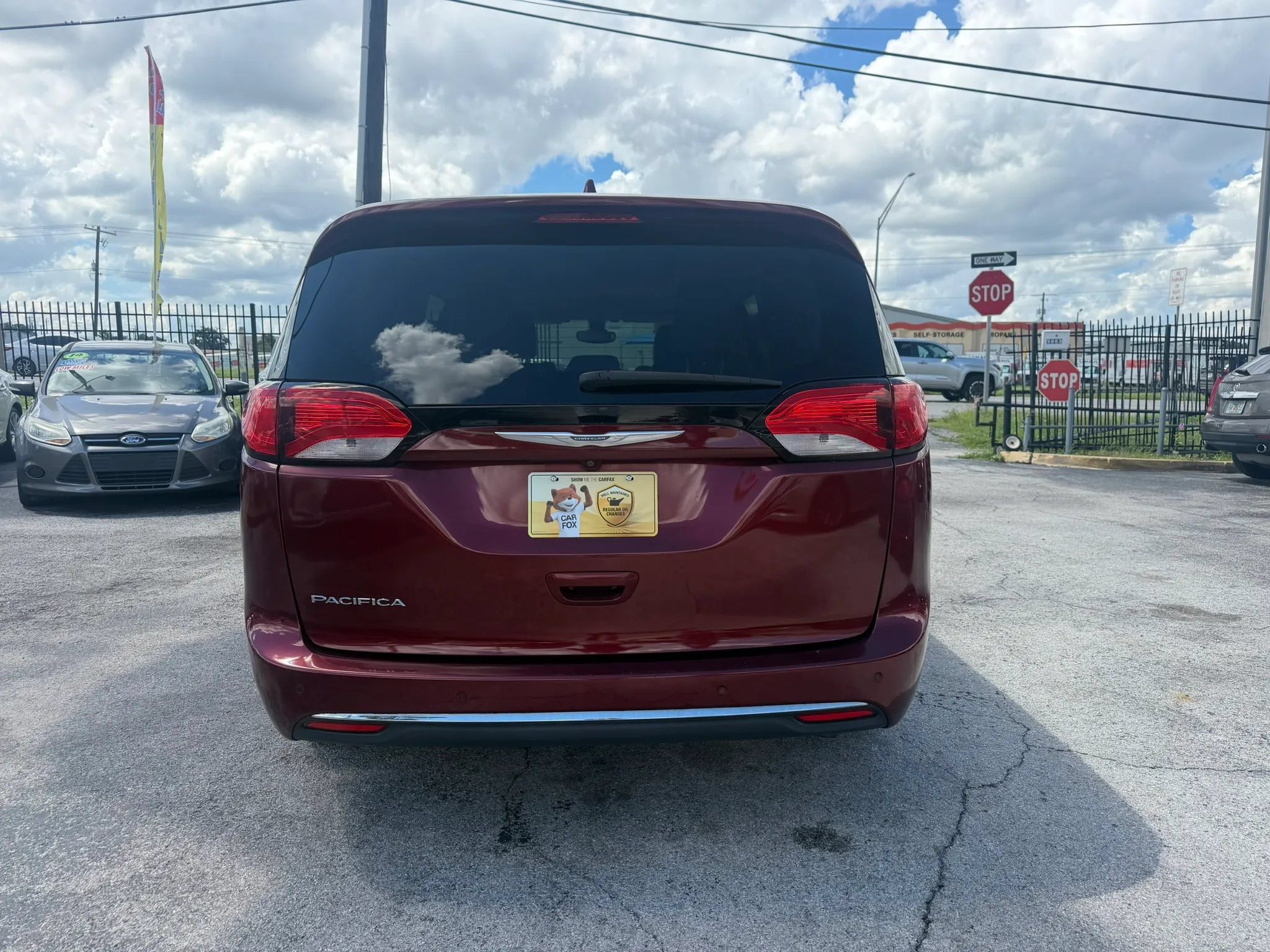 Used 2017 Chrysler Pacifica Touring-L w/ Tire & Wheel Group FWD image 5