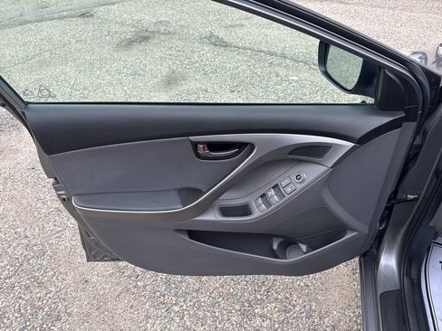 Used 2013 Hyundai Elantra GLS w/ Preferred Pkg FWD image 12