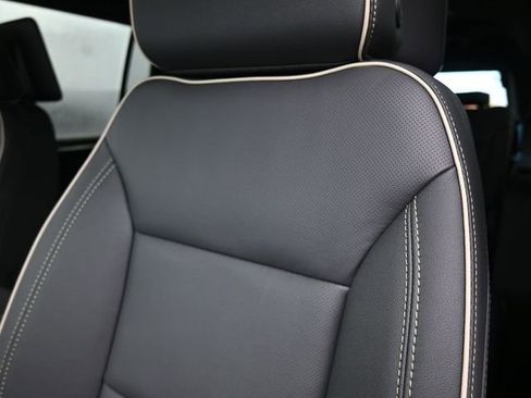 New 2026 Chevrolet Suburban Premier image 22