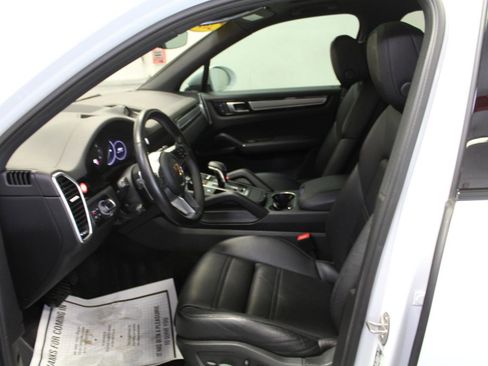Used 2022 Porsche Cayenne Platinum Edition AWD/4WD image 18