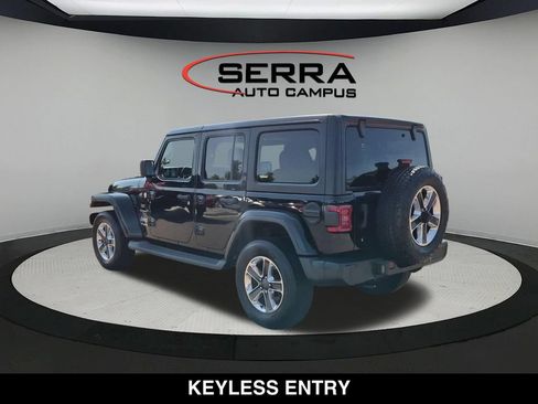Used 2018 Jeep Wrangler Unlimited Sahara AWD/4WD image 11