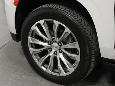 Used 2021 GMC Yukon Denali w/ Denali Premium Package image 10