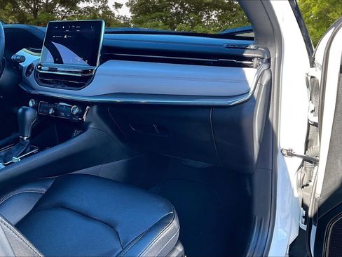 Used 2024 Jeep Compass Limited image 28