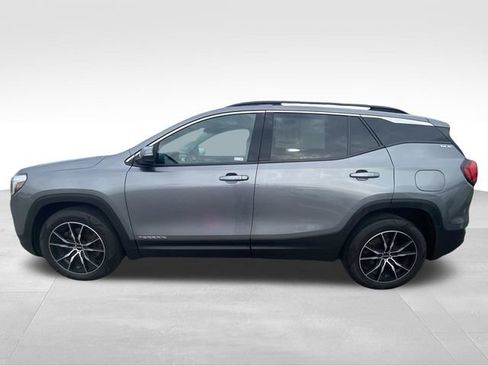 Used 2018 GMC Terrain SLE w/ Driver Convenience Package FWD image 4