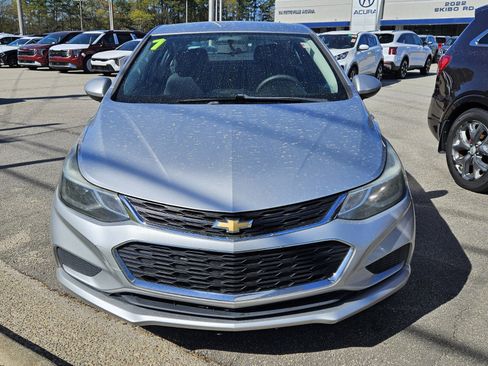 Used 2017 Chevrolet Cruze LT w/ Convenience Package image 5