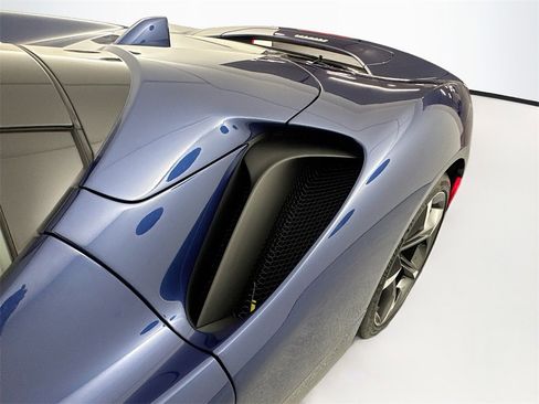 Used 2023 Ferrari SF90 Spider image 25