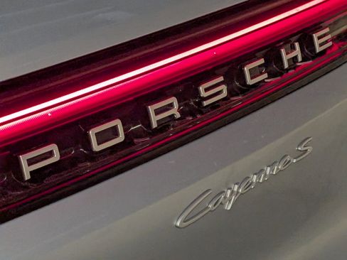 Certified 2025 Porsche Cayenne S image 14