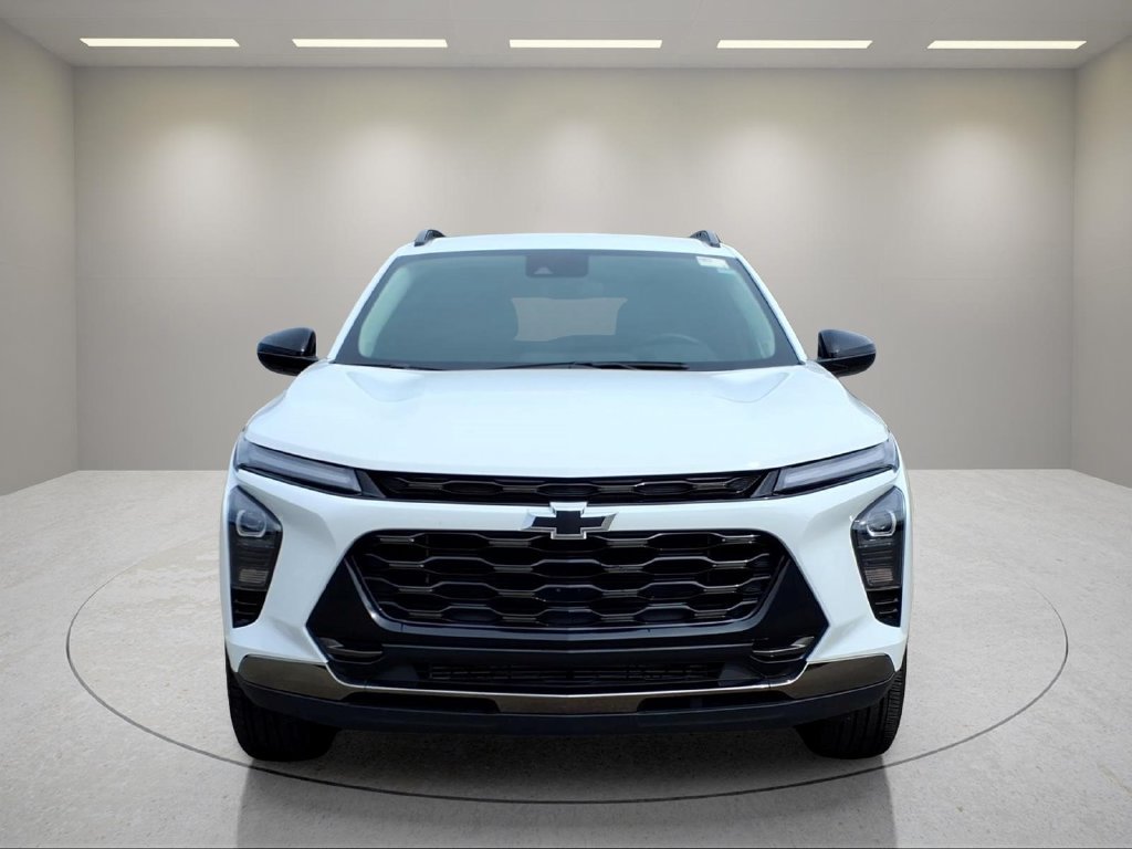 Used 2024 Chevrolet Trax ACTIV w/ Driver Confidence Package FWD image 2