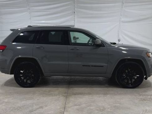 Used 2020 Jeep Grand Cherokee Altitude AWD/4WD image 5