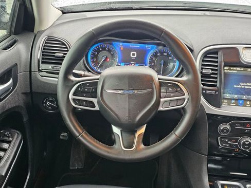 Used 2023 Chrysler 300 Touring image 17