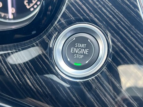 Certified 2025 Cadillac XT6 Premium Luxury image 33