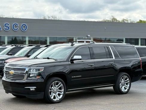 Used 2019 Chevrolet Suburban Premier w/ Premier Plus Edition AWD/4WD image 35
