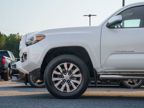 Used 2023 Toyota Tacoma Limited AWD/4WD image 8