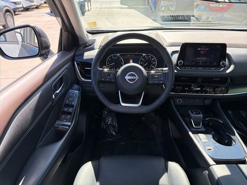 Used 2023 Nissan Rogue SV w/ SV Premium Package image 14