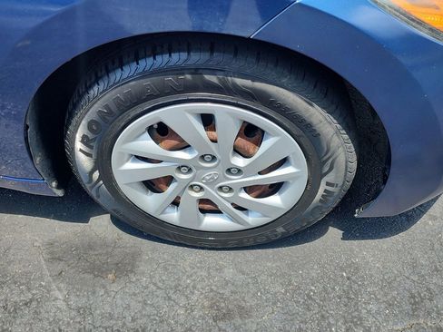 Used 2017 Hyundai Elantra SE image 11