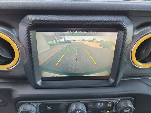 Used 2020 Jeep Wrangler Unlimited Sahara AWD/4WD image 16