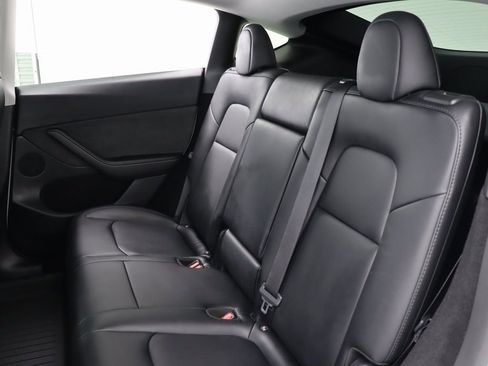 Used 2024 Tesla Model Y Long Range image 18